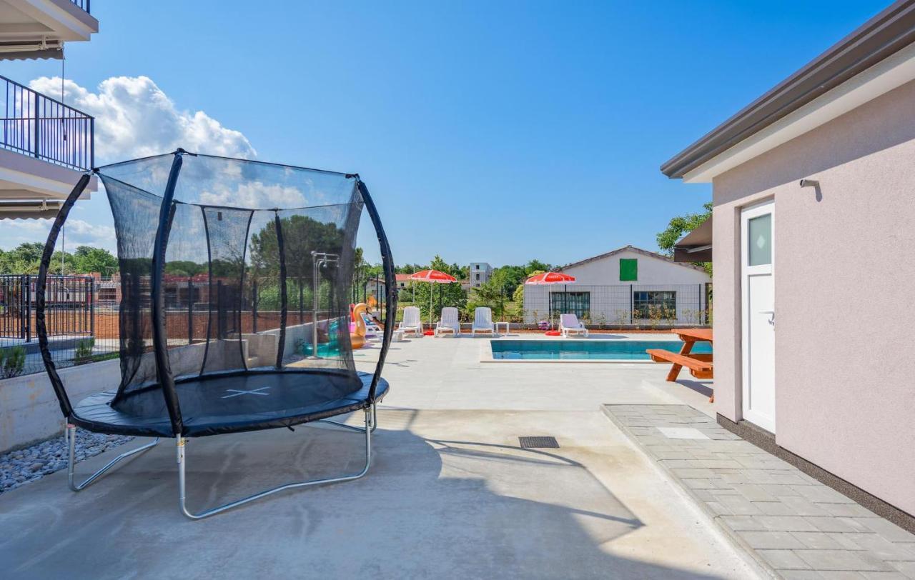 Apartmani Lucija Porec Exterior photo