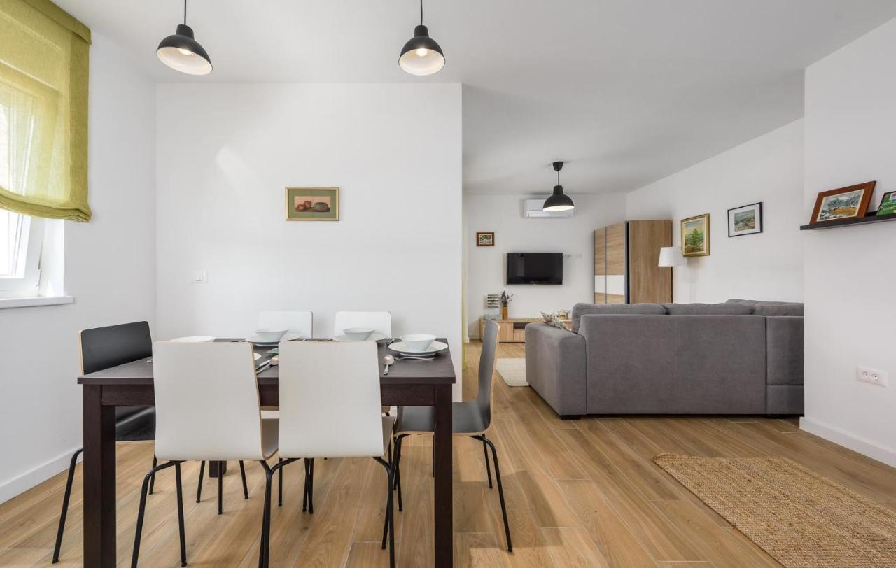 Apartmani Lucija Porec Exterior photo
