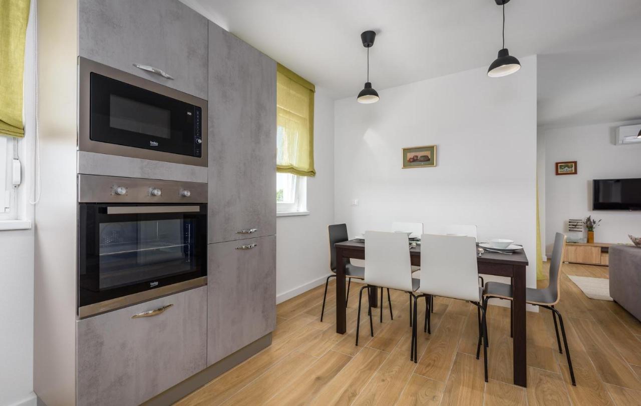 Apartmani Lucija Porec Exterior photo