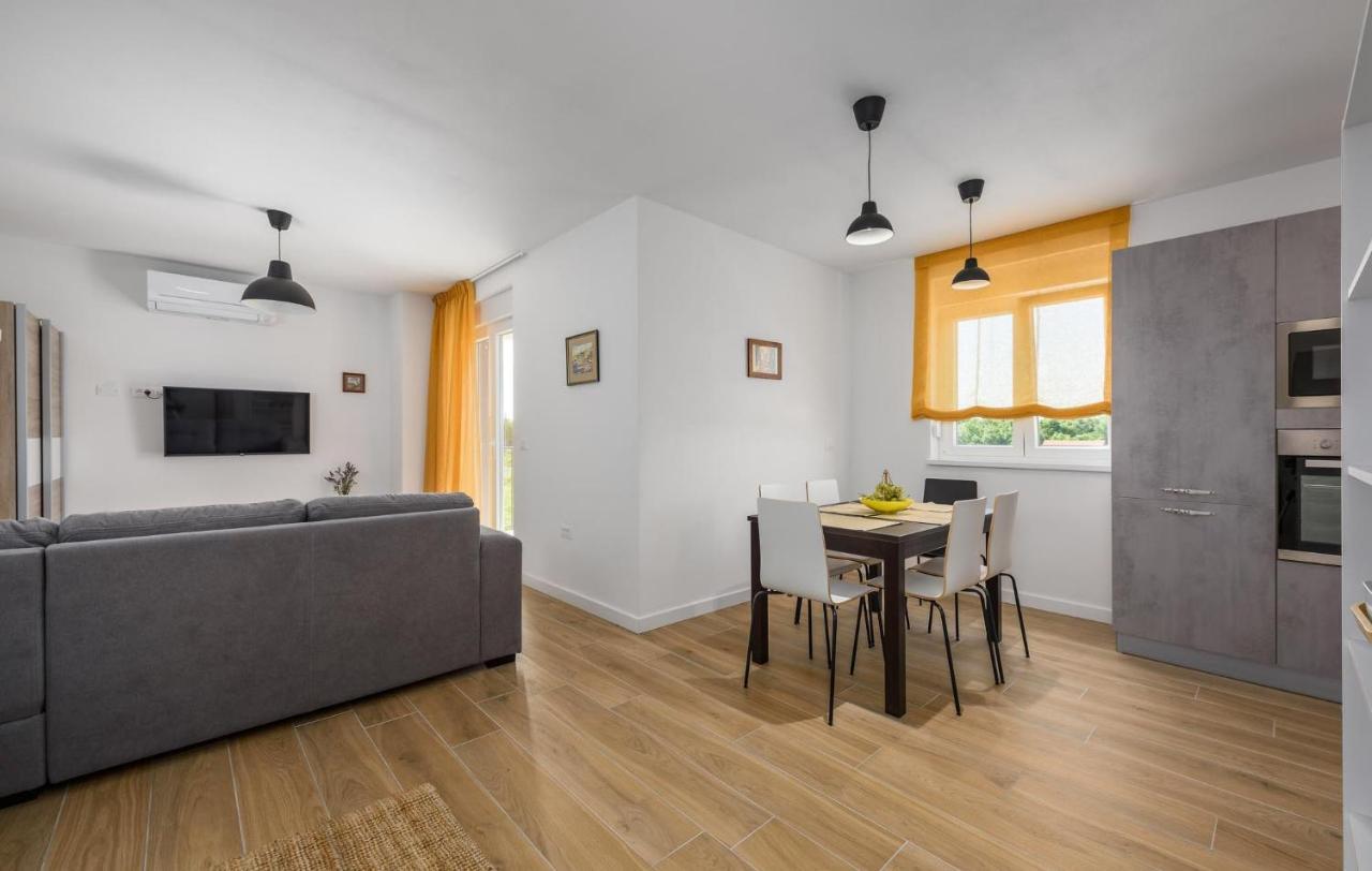 Apartmani Lucija Porec Exterior photo