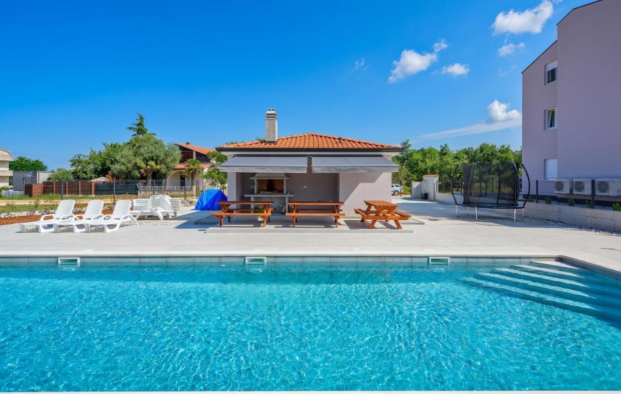 Apartmani Lucija Porec Exterior photo