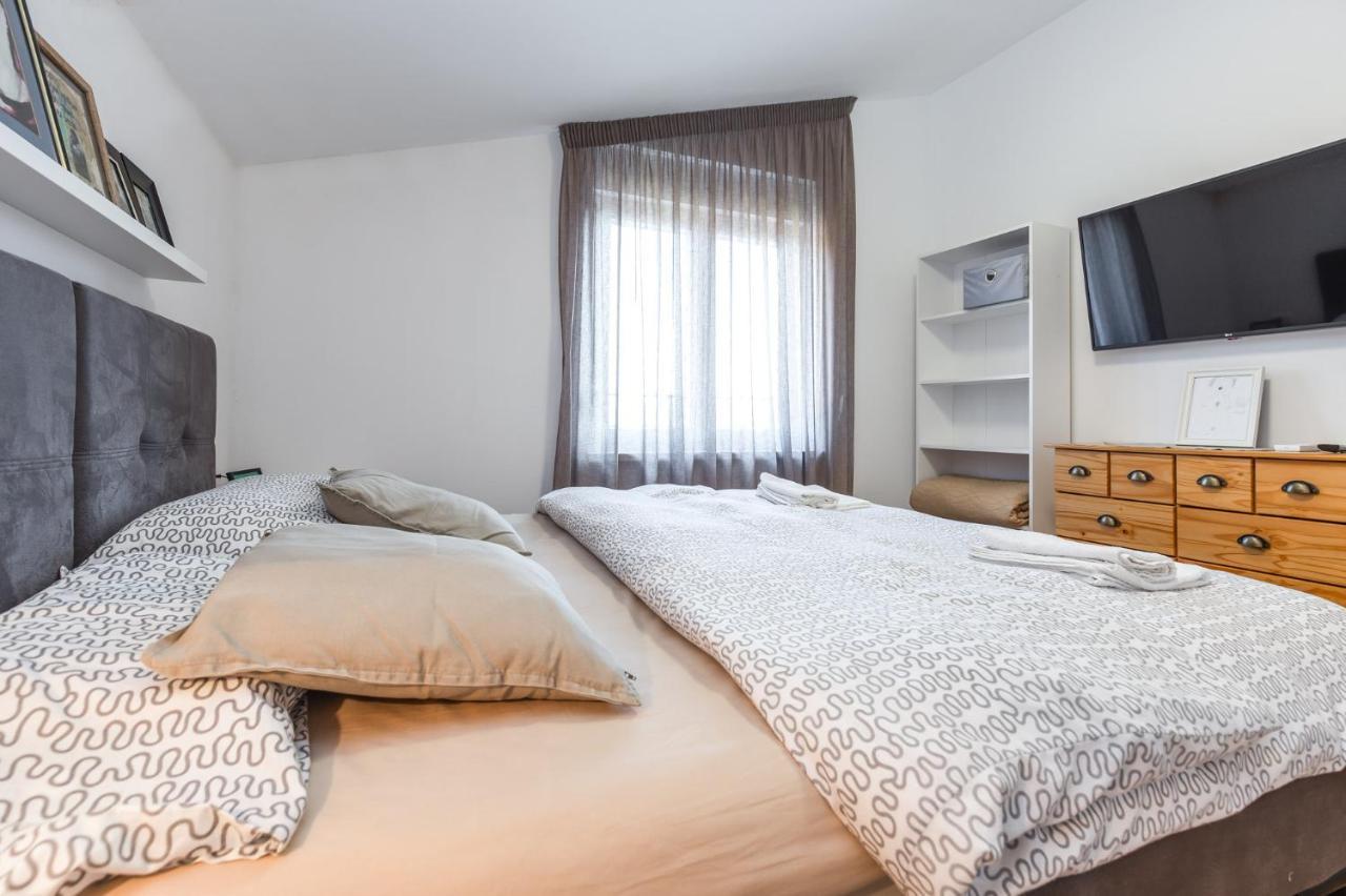 Apartmani Lucija Porec Exterior photo